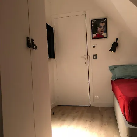 Small In The Middle Of Saint-germain Apartment